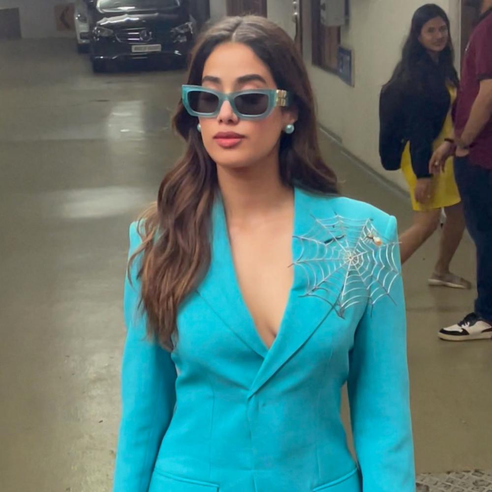 jhanvi-kapoor-snapped-effortlessly-chic-as-always